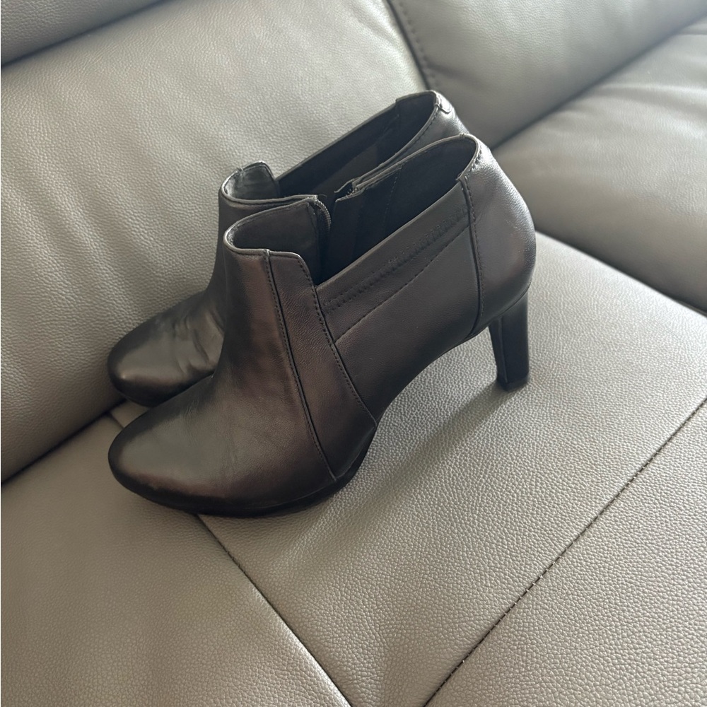 Clarks Elegant Black Leather Ankle Boots
